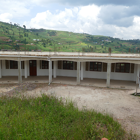 Ein Gebäude der St. Konrad Schule das gerade neu gebaut wird.